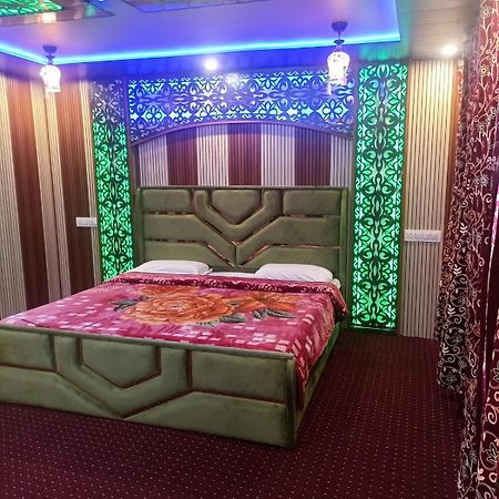 Backyard Stays With Dal Lake View Srīnagar 外观 照片