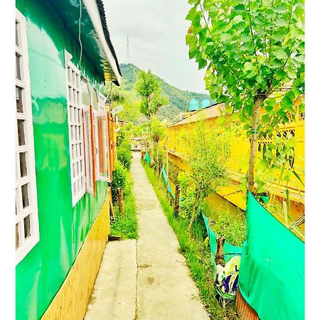Backyard Stays With Dal Lake View Srīnagar 外观 照片