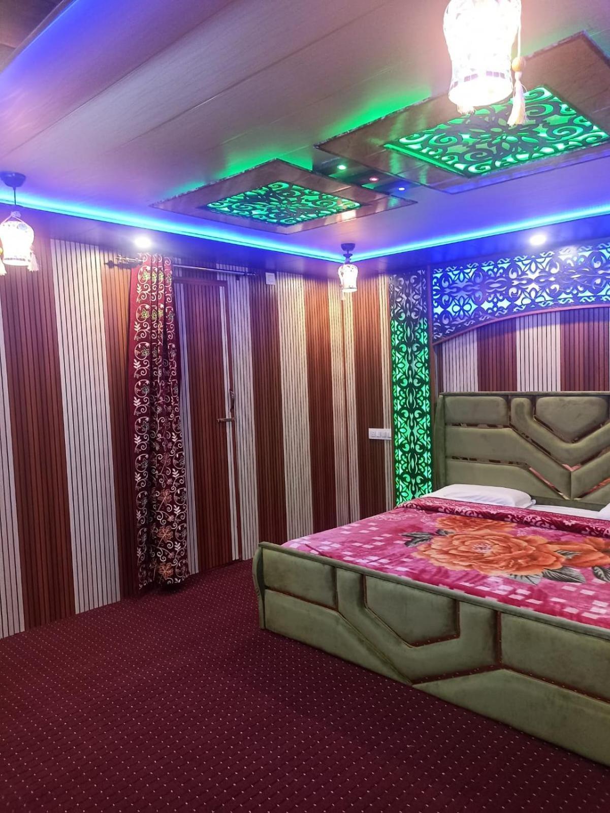 Backyard Stays With Dal Lake View Srīnagar 外观 照片