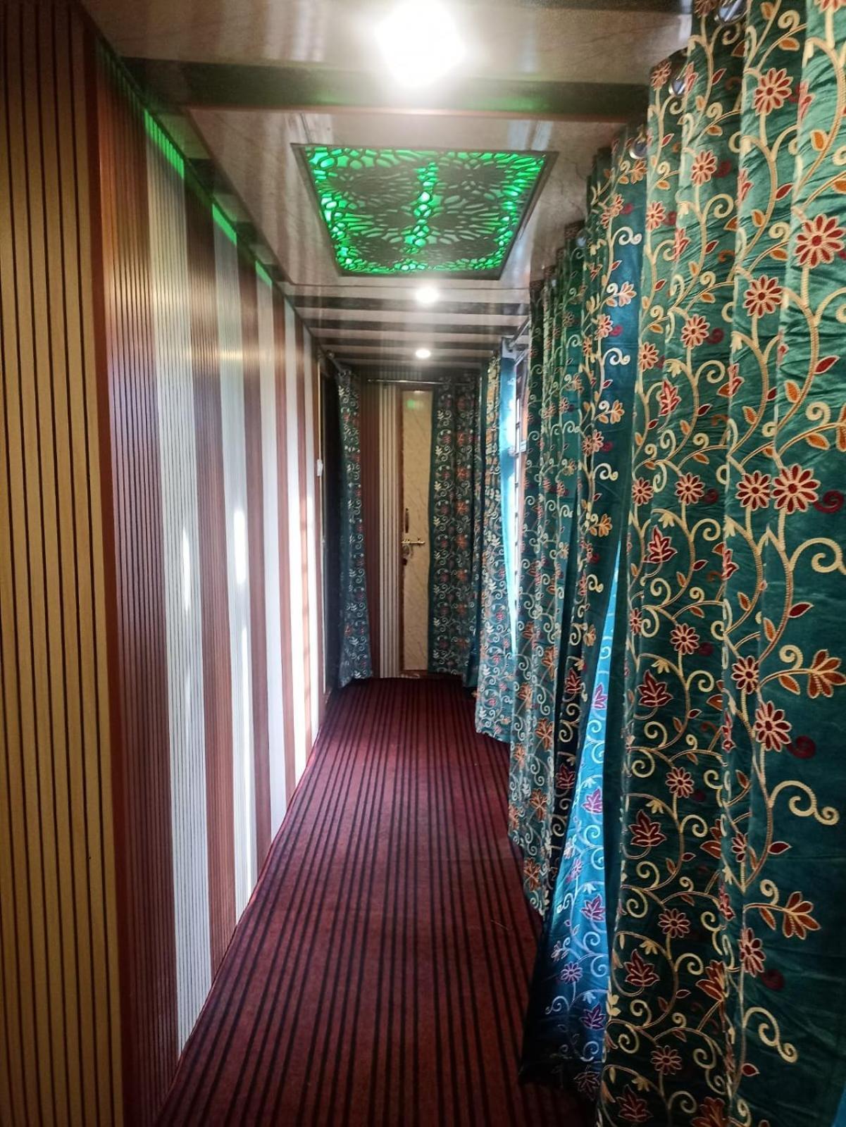 Backyard Stays With Dal Lake View Srīnagar 外观 照片