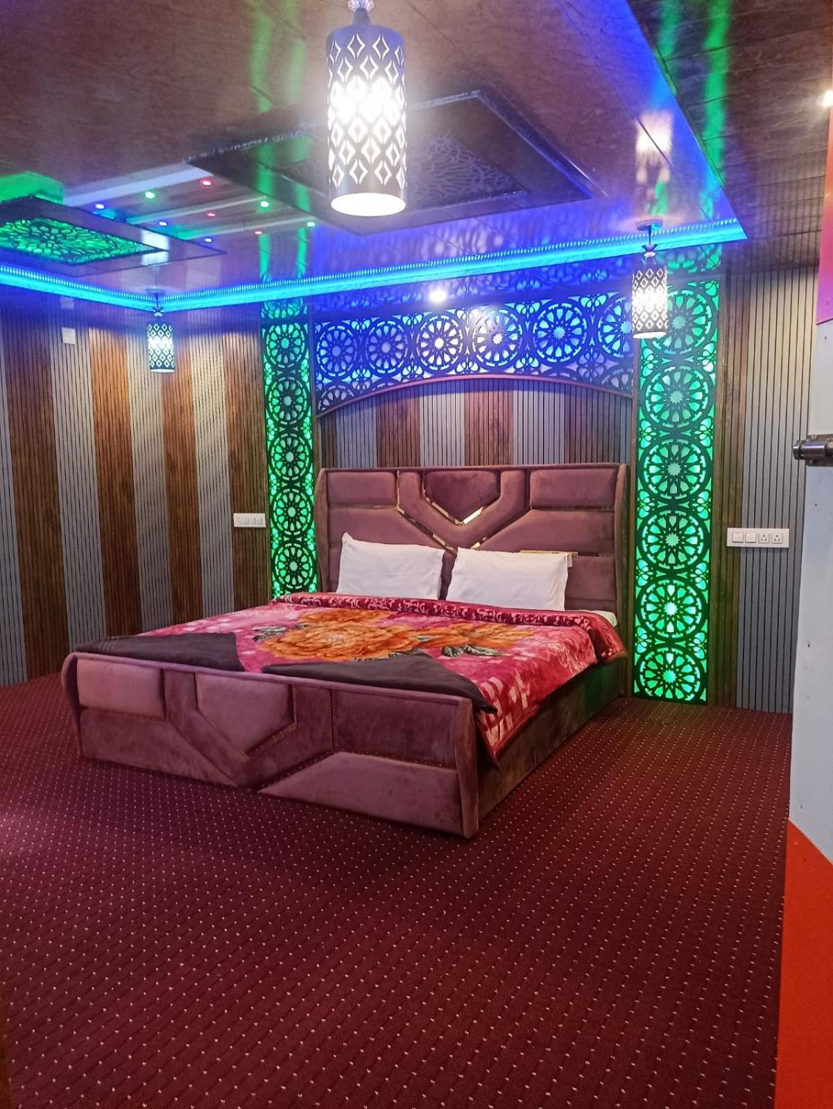Backyard Stays With Dal Lake View Srīnagar 外观 照片