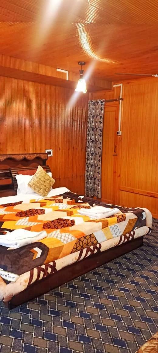 Backyard Stays With Dal Lake View Srīnagar 外观 照片