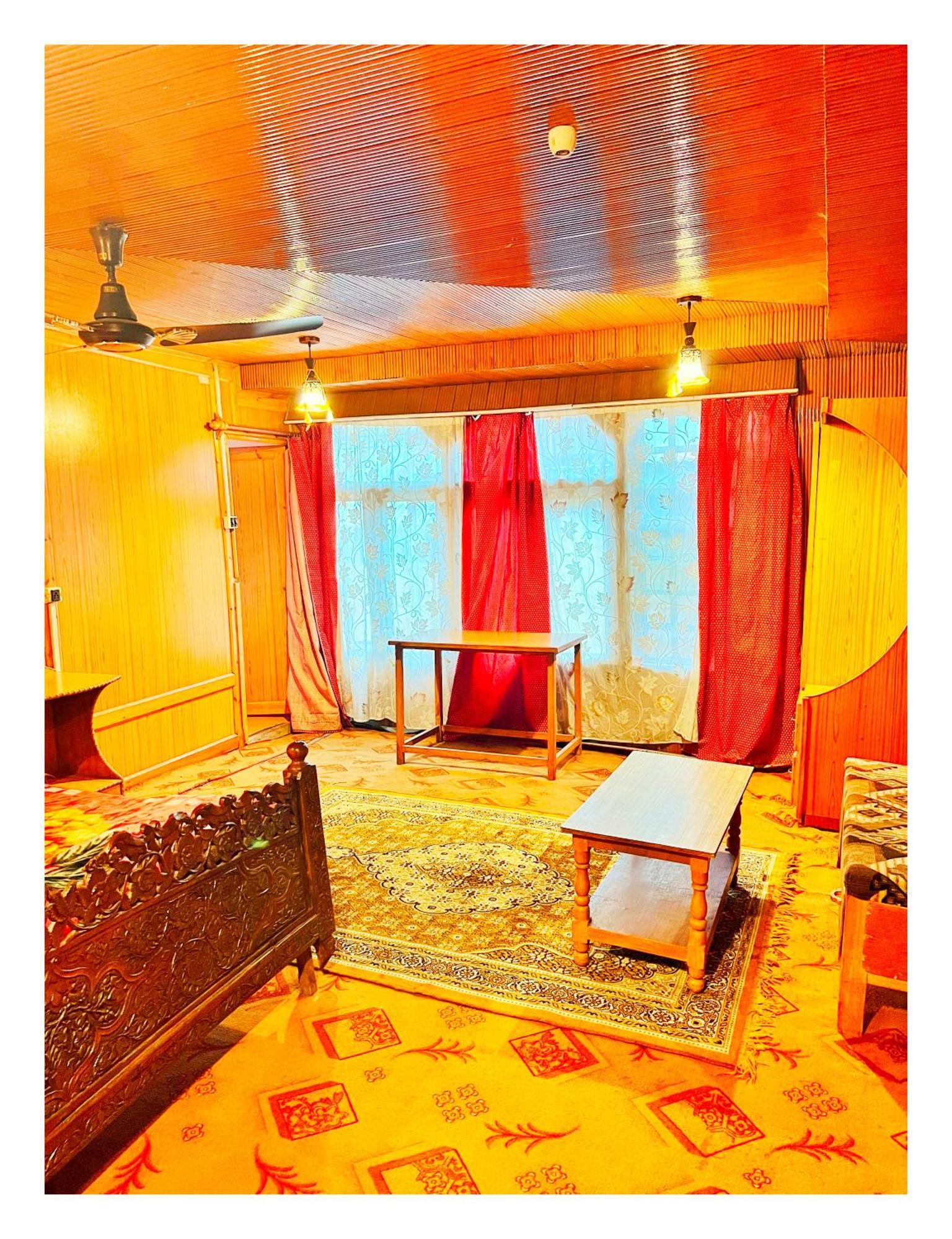 Backyard Stays With Dal Lake View Srīnagar 外观 照片